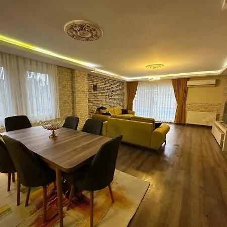 With Private Pool וילה