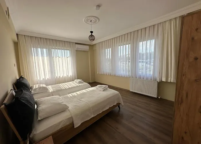 With Private Pool فيلة