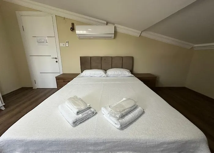 With Private Pool فيلة